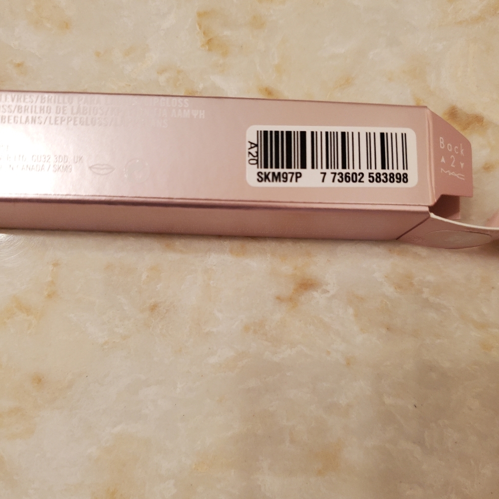 MAC LIPGLASS- SNOW IN LOVE ๐ฅฐ - Picture 9 of 10